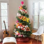 Árvore de Natal Média com Flores Coloridas