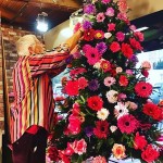 Linda árvore de natal com flores