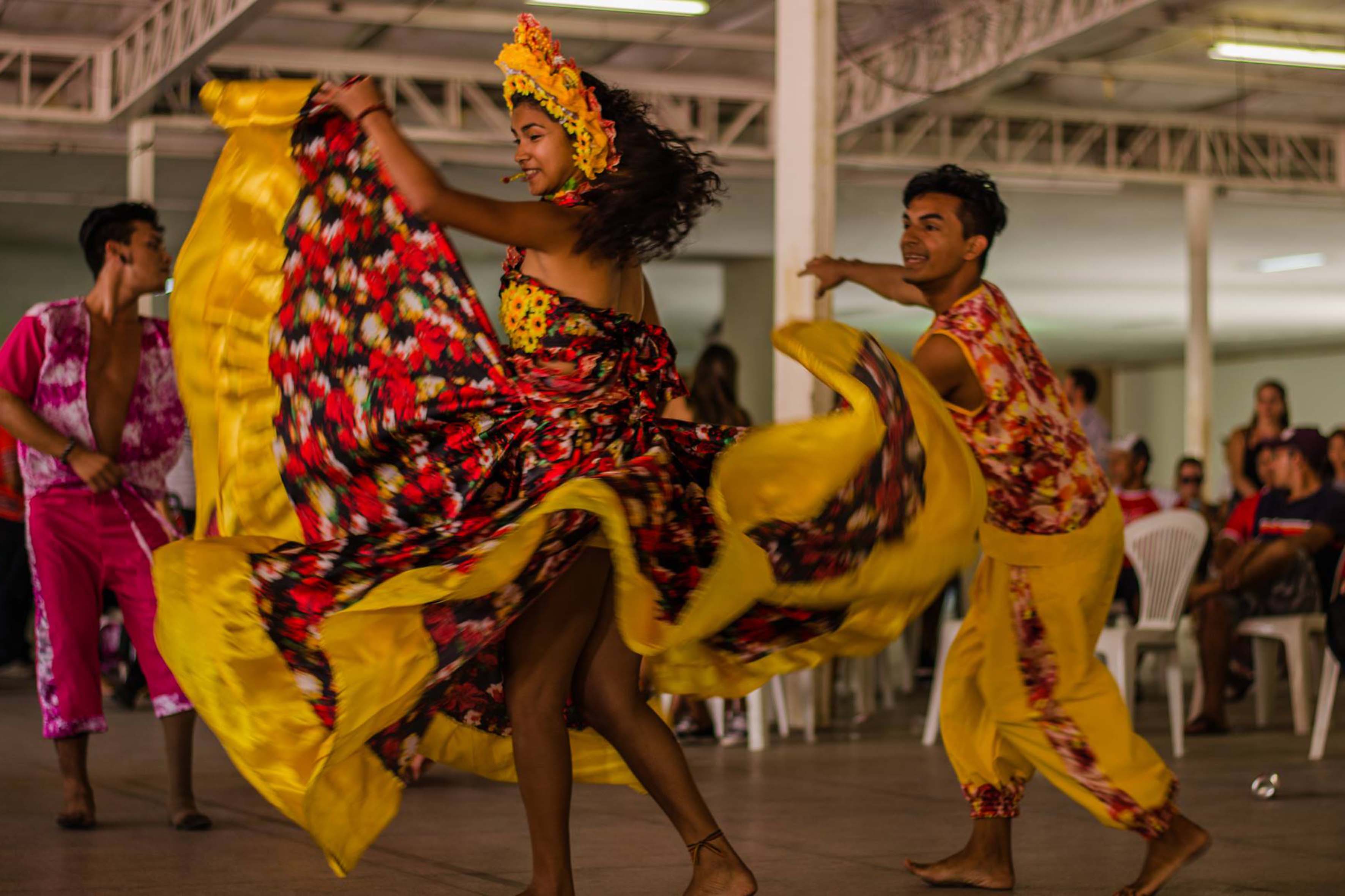 Danças populares - Brasileiras, do mundo, resumo, imagens