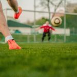 Jogar futebol