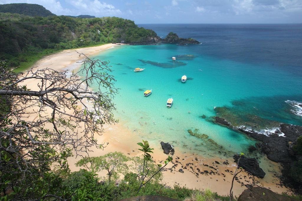 As 20 melhores praias do Brasil - Baía do Sancho