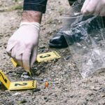 Biologia forense – Coleta de amostras no local do crime.