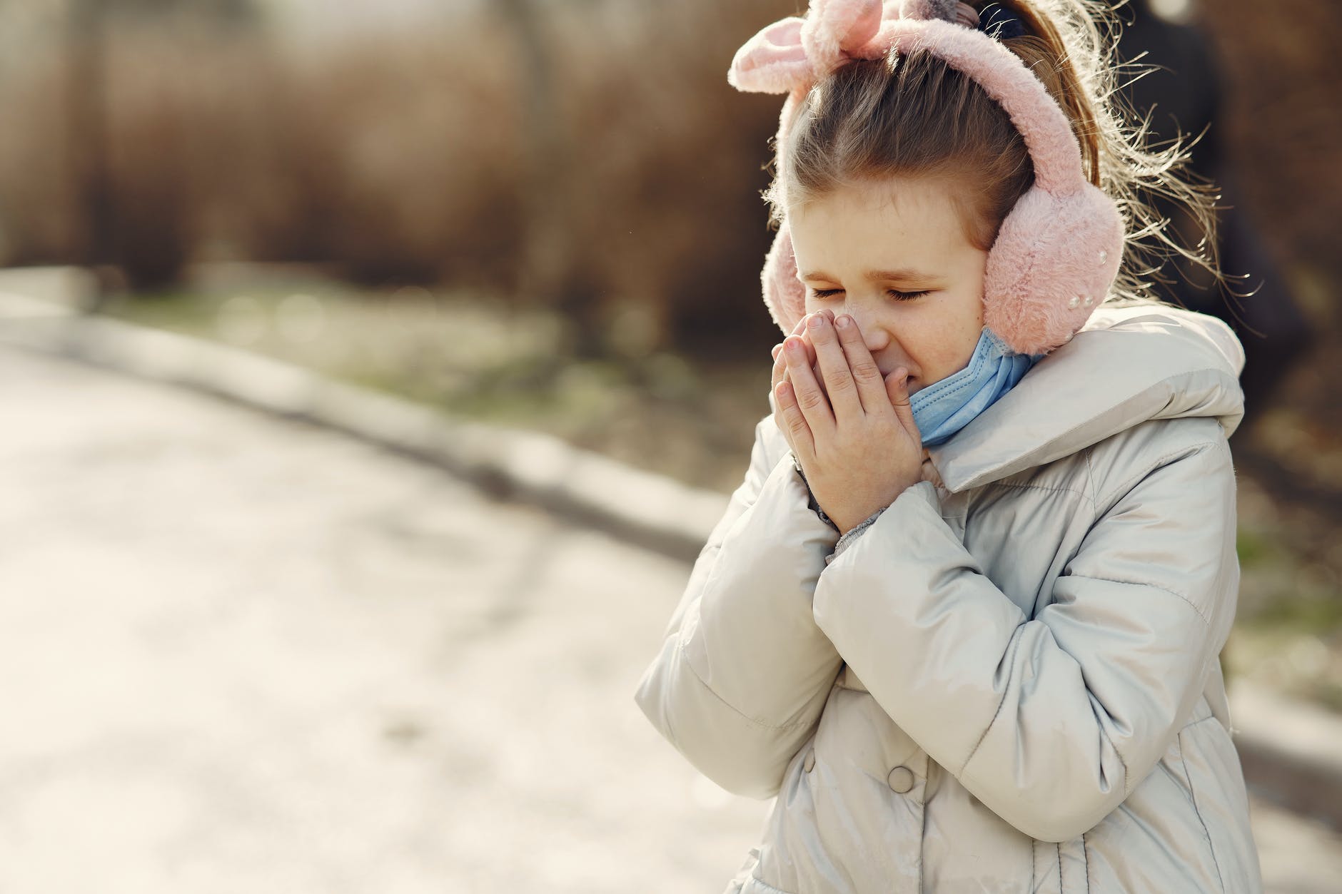 Doença mão-pé-boca: Conheça os sintomas e tratamentos da doença frequente em crianças