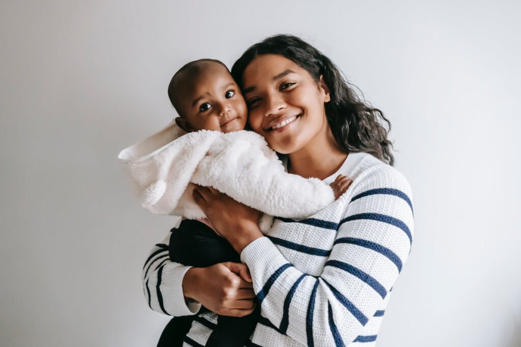 Novo auxílio de R$ 1.200,00 para as mães de família é aprovado.