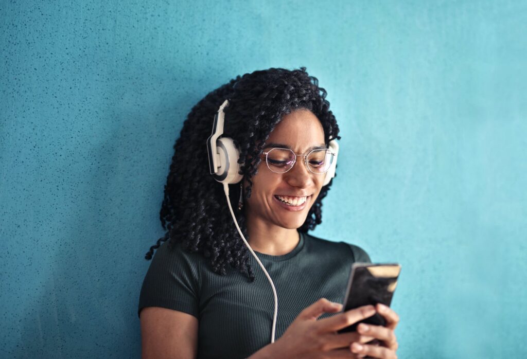 Aprenda como descobrir o nome de uma música pelo Google