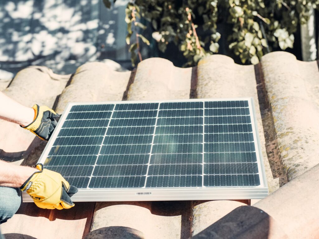 Sistema de energia solar em casa.