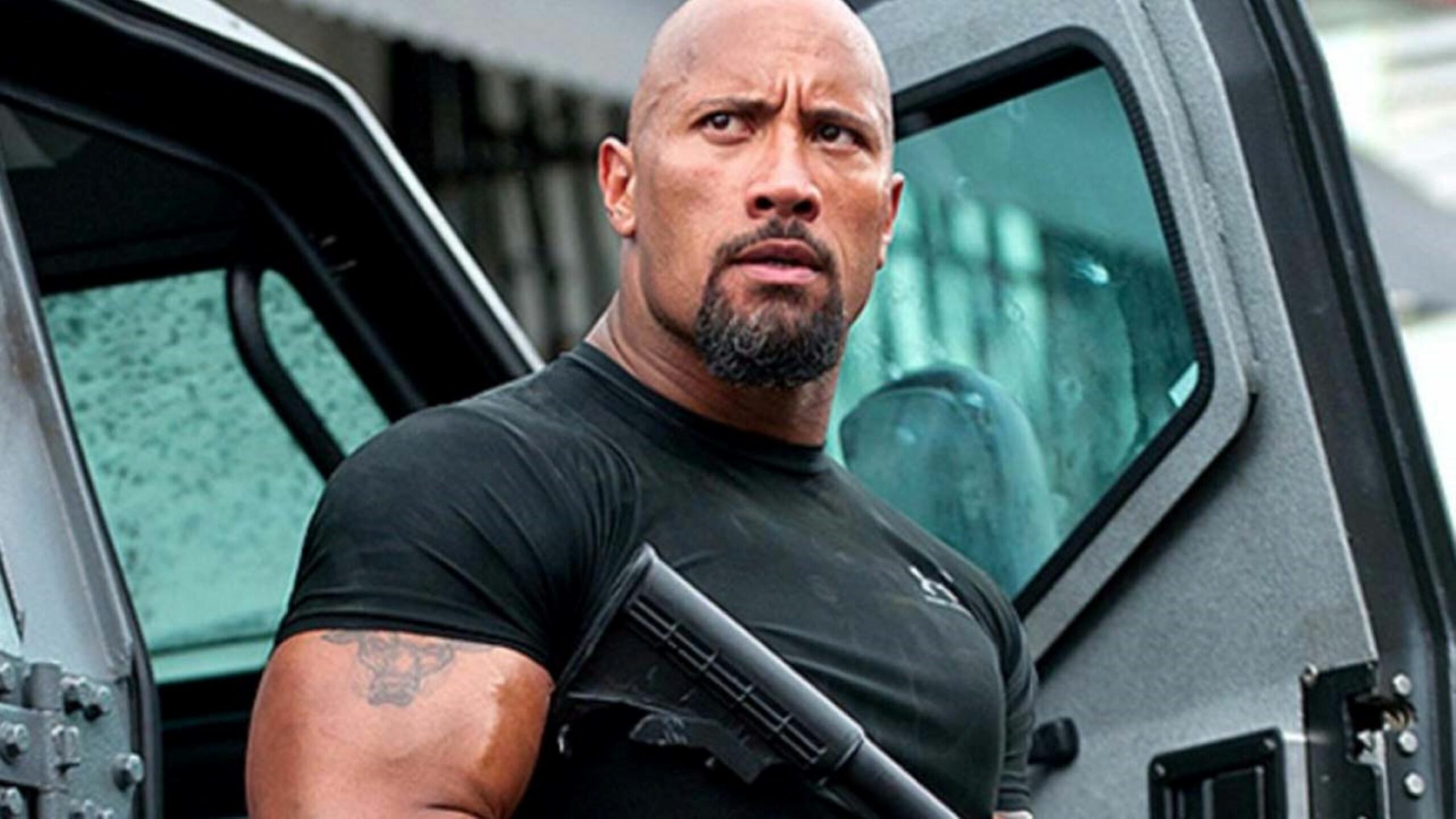 The Rock diz que vai abolir armas de fogo de seus filmes após morte no set  de 'Rust', Cinema