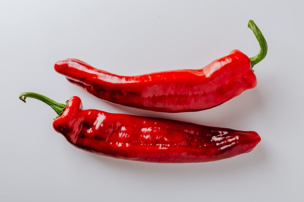 Aprenda como fazer uma saborosa conserva de pimenta malagueta e dê um toque picante a seus pratos preferidos!