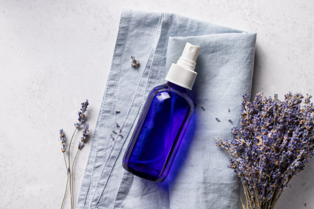 Misturinha caseira para roupas e lençóis: saiba como preparar uma água perfumada