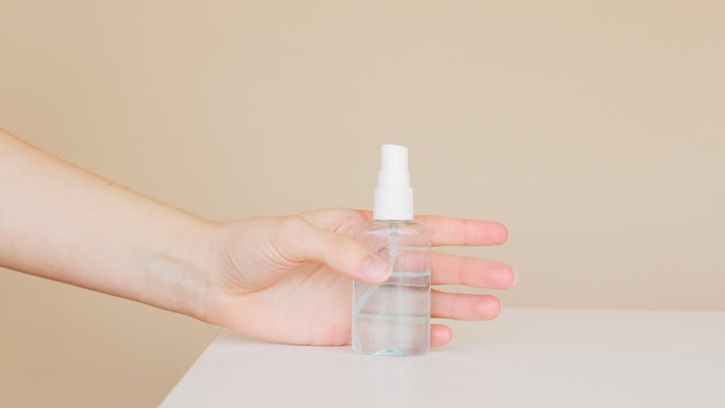 Misturinha caseira para roupas e lençóis: saiba como preparar uma água perfumada