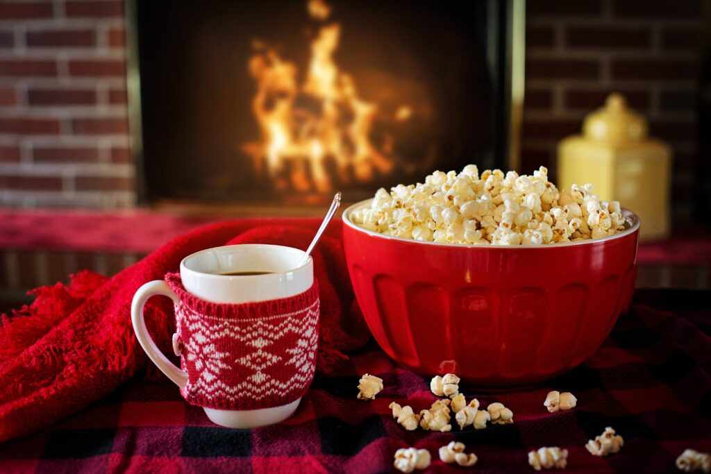 Aprenda duas receitas de pipoca amanteigada que parecem de cinema!