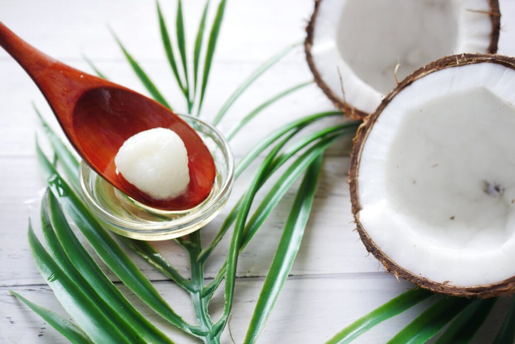 Benefícios do óleo de coco para o cabelo e como usá-lo corretamente