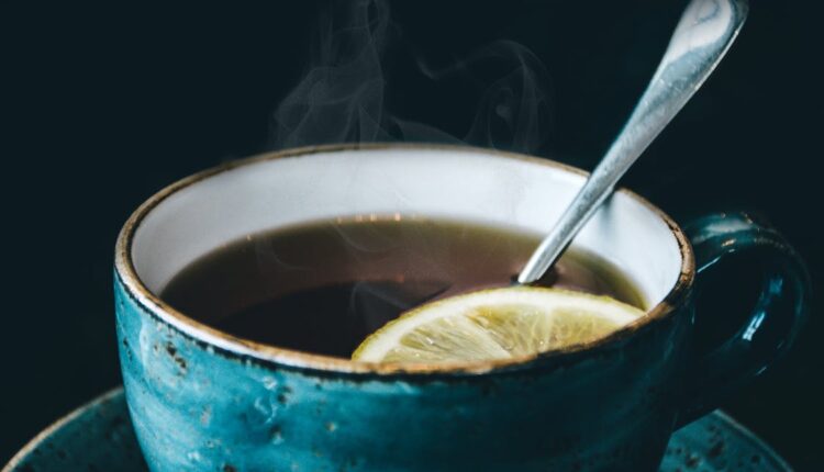 Receita de chá com casca de frutas para melhorar a imunidade.