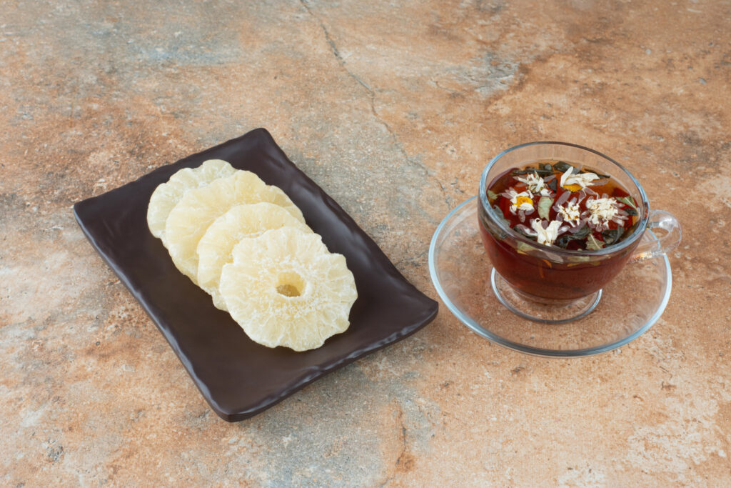 Receita simples e fácil de chá de casca de abacaxi