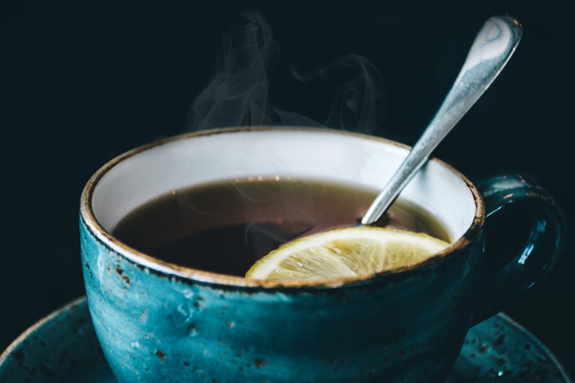 Receita de chá com casca de frutas para melhorar a imunidade.
