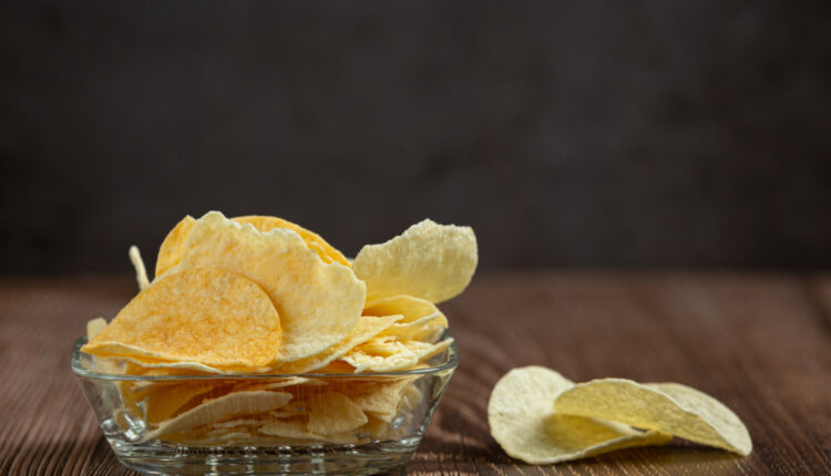 Chips de batata AirFryer: Uma receita saudável e prática.