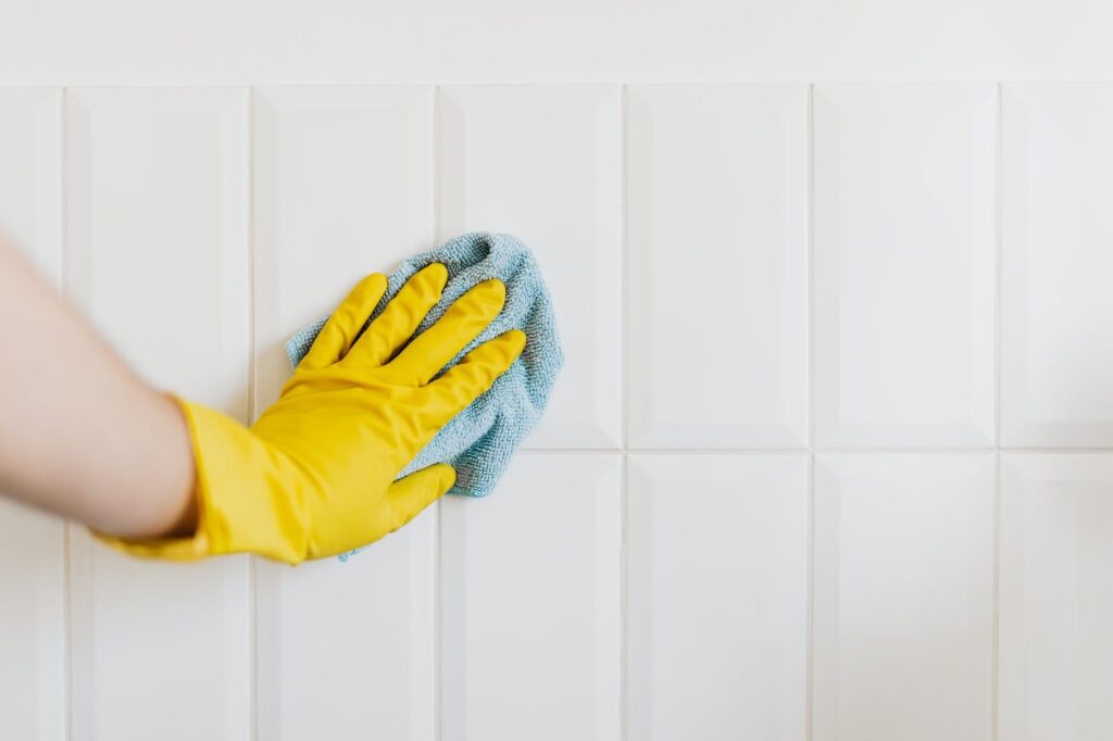 Tirando sujeira de azulejo: Aprenda agora a remover sujeira de azulejos usando apenas 3 ingredientes