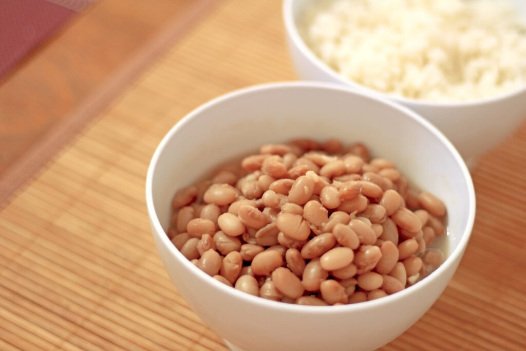 Sendo ingrediente de diversas receitas típicas de nosso país, o feijão guarda diversas vitaminas e nutrientes. Confira!
