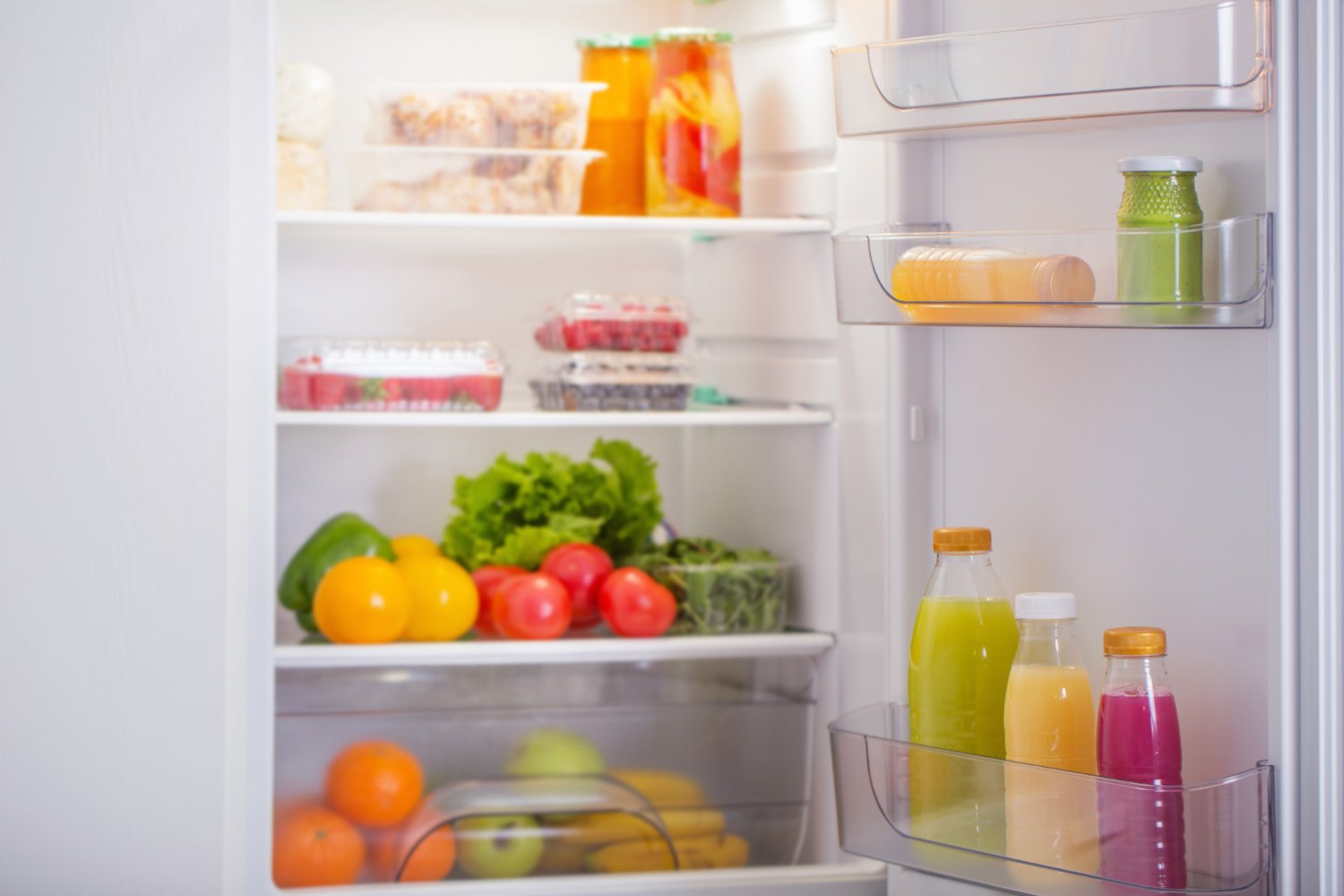 Aprenda a eliminar cheiros indesejados de sua geladeira
