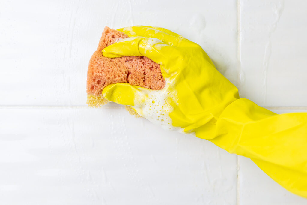 Tirando sujeira de azulejo: Aprenda agora a remover sujeira de azulejos usando apenas 3 ingredientes