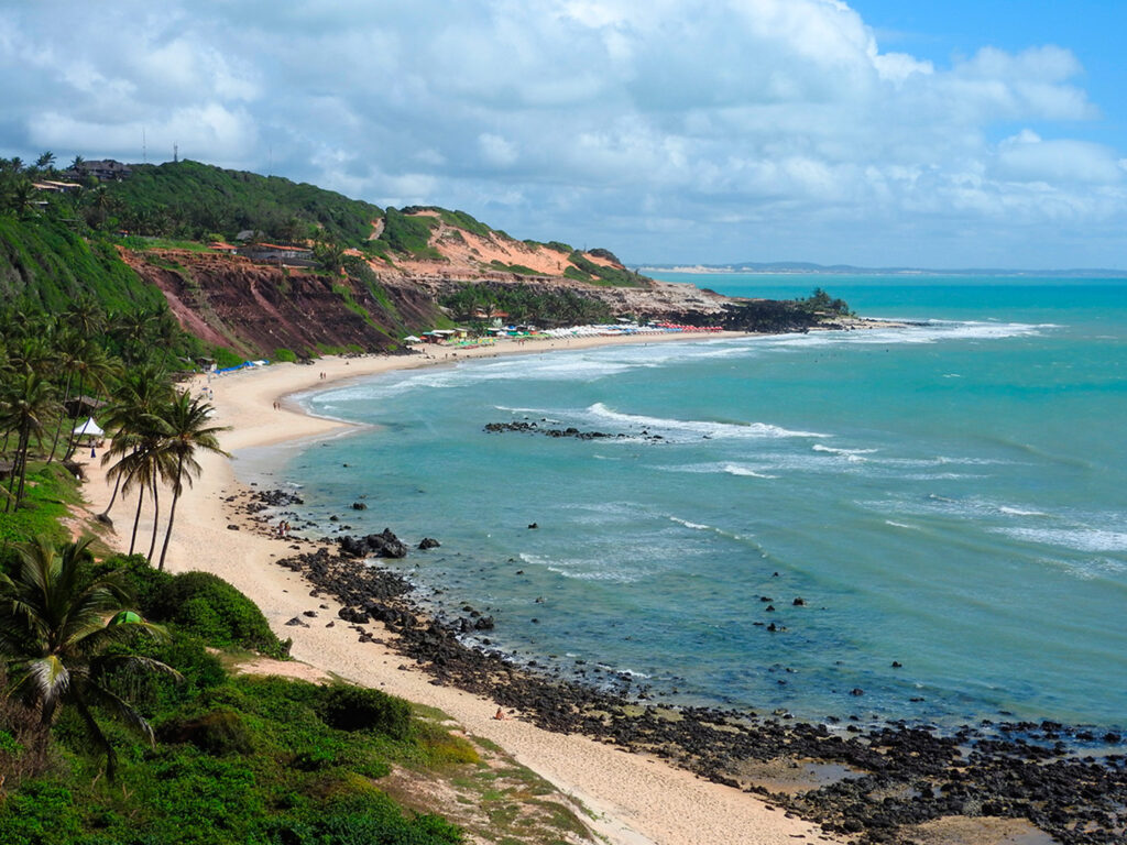 Verão 2022: Dicas de 5 praias brasileiras para conhecer na estação