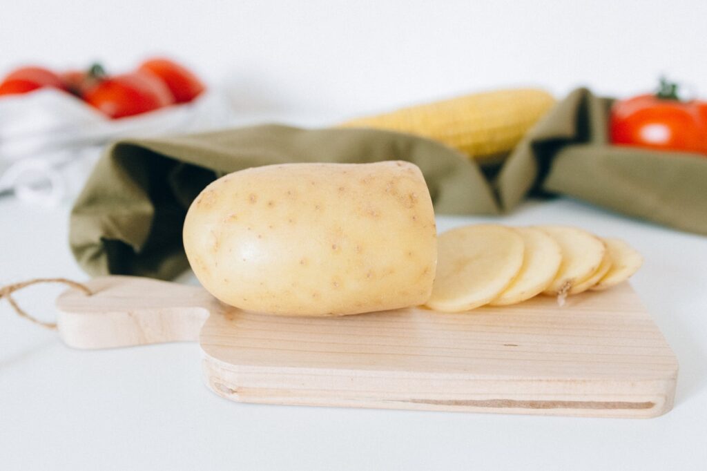 Como plantar batata em casa.