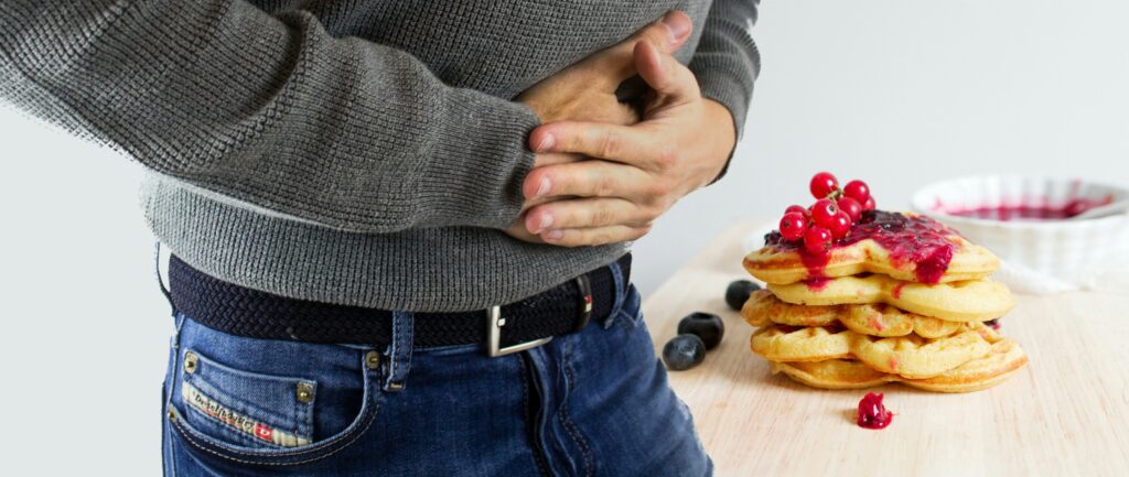 Por que o café causa problemas gastrointestinais em algumas pessoas?
