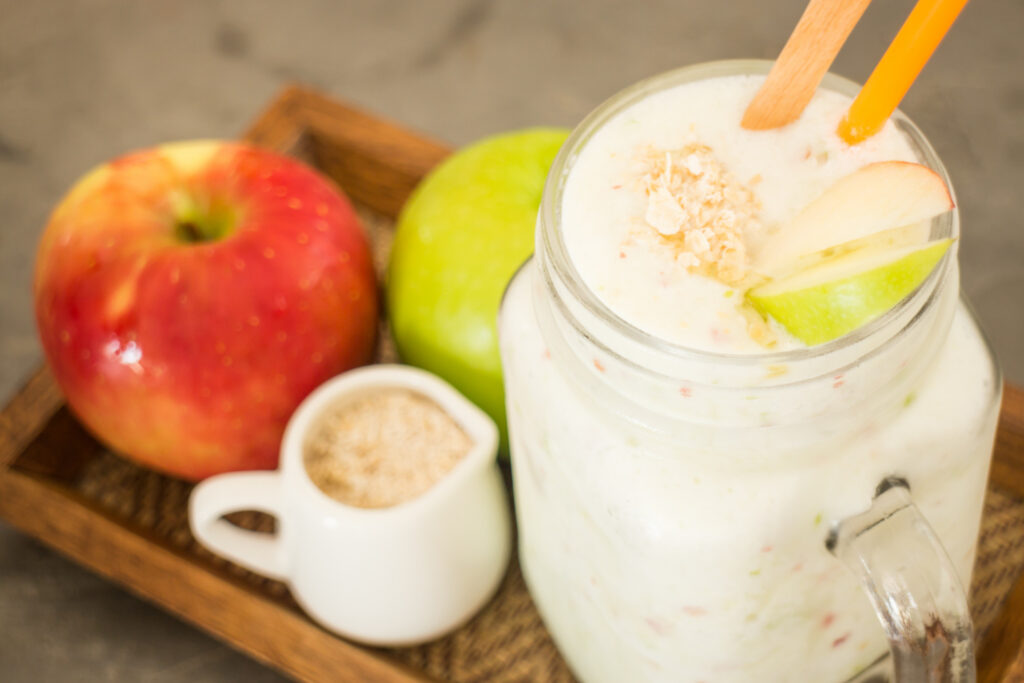 Aprenda como fazer um delicioso Shake nutritivo de maçã com aveia