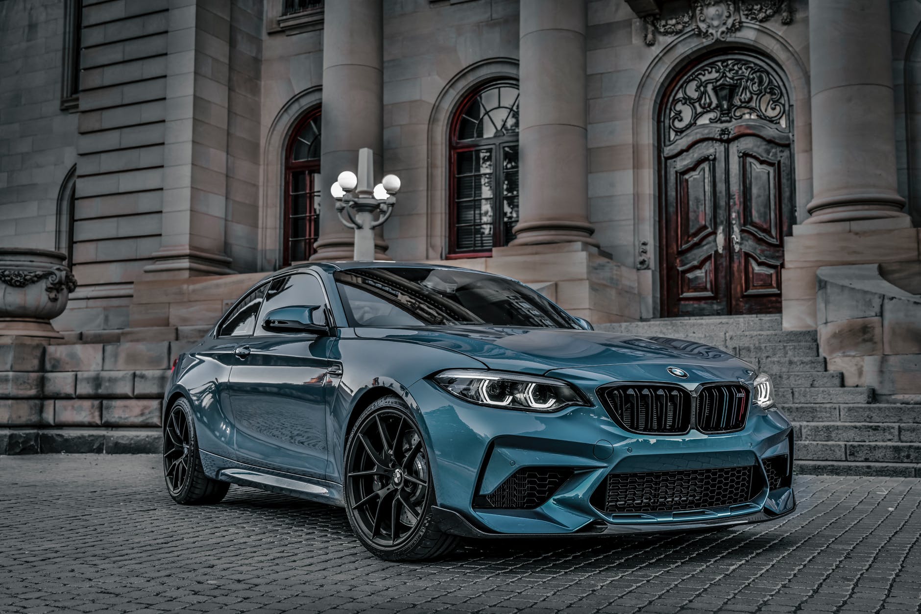BMW: Saiba mais sobre o modelo de carro que muda de cor em segundos.