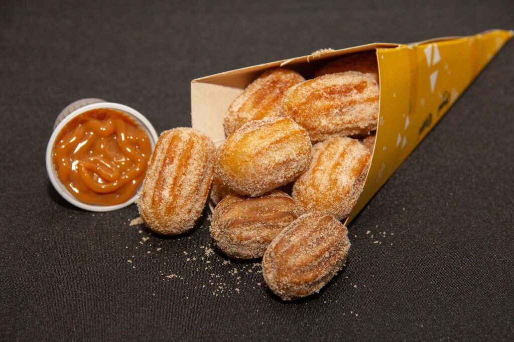 Aprenda a fazer churros com uma receita que leva 20 minutos para ficar pronta.