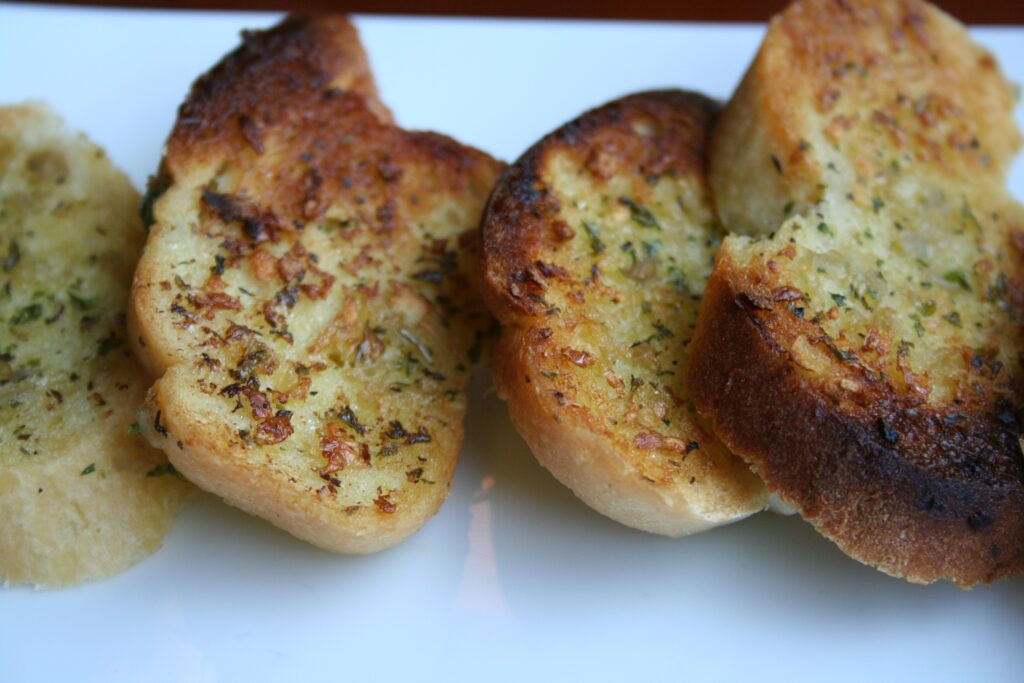 Pão de alho na Airfryer: Confira agora essa receita prática e super rápida do queridinho do churrasco