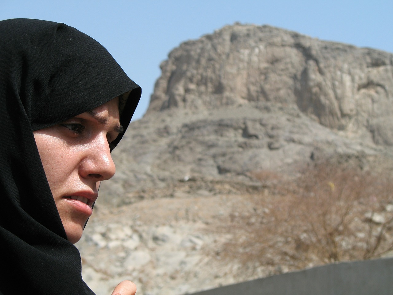 o que o Talibã proibiu as mulheres de fazer