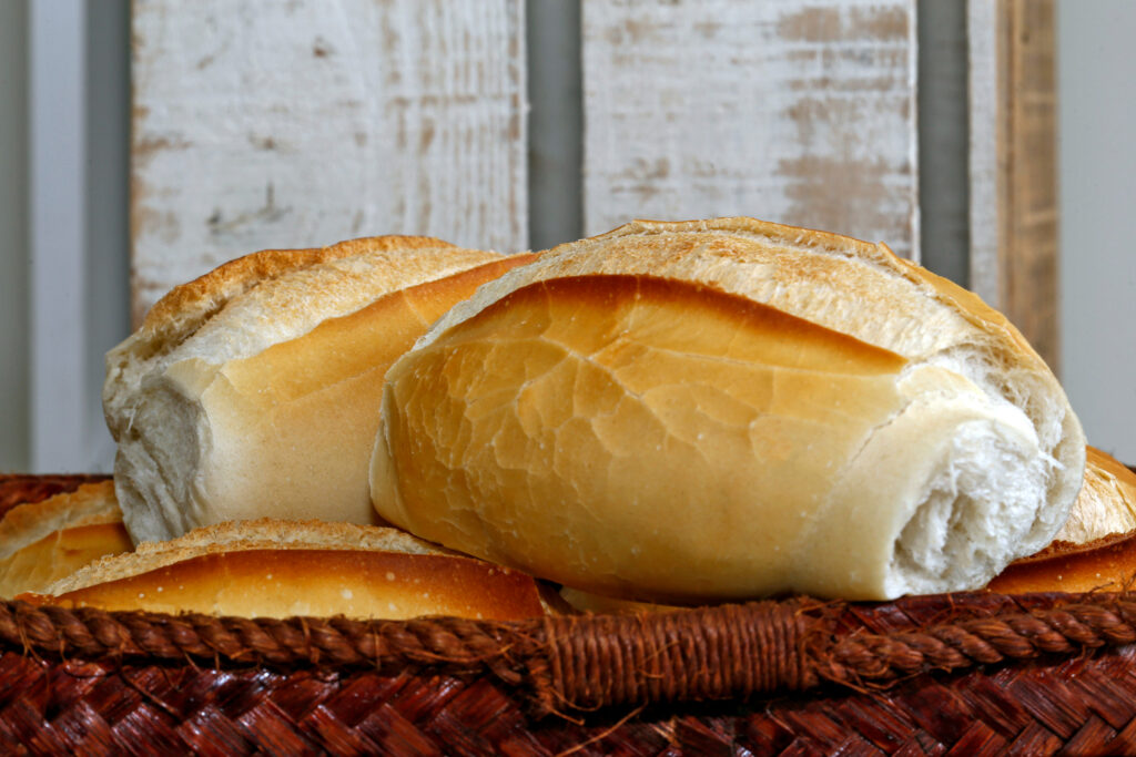 Aprenda a deixar o pão de ontem fresco novamente com essas dicas