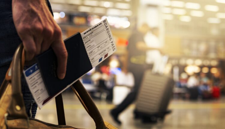 Saiba quais são os direitos dos passageiros em caso de voo cancelado (11-01)