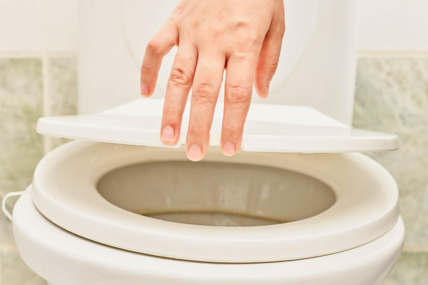 Como remover manchas do vaso sanitário? Confira solução caseira
