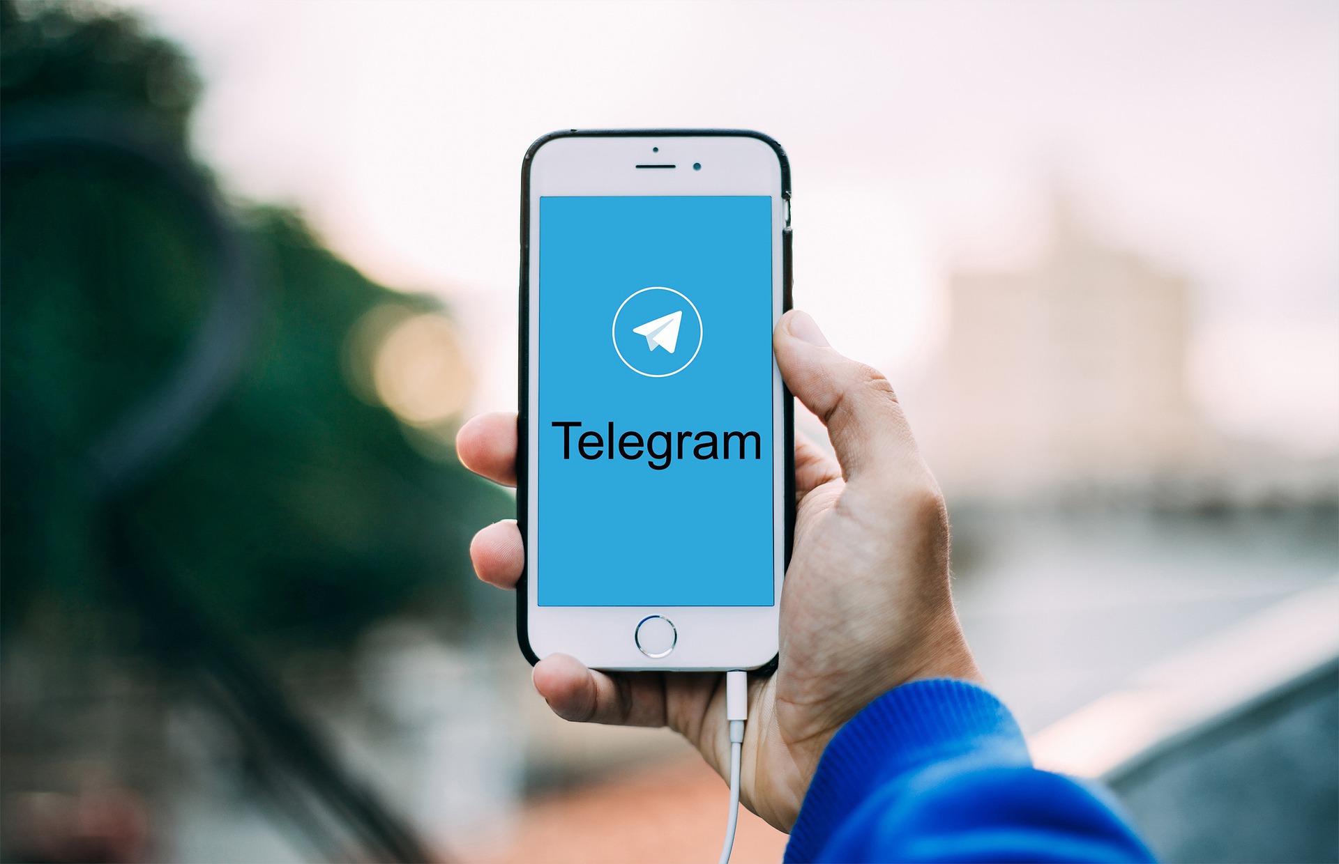 Concorrente do WhatsApp, o Telegram já está presente em 60% dos celulares brasileiros, segundo estudo.