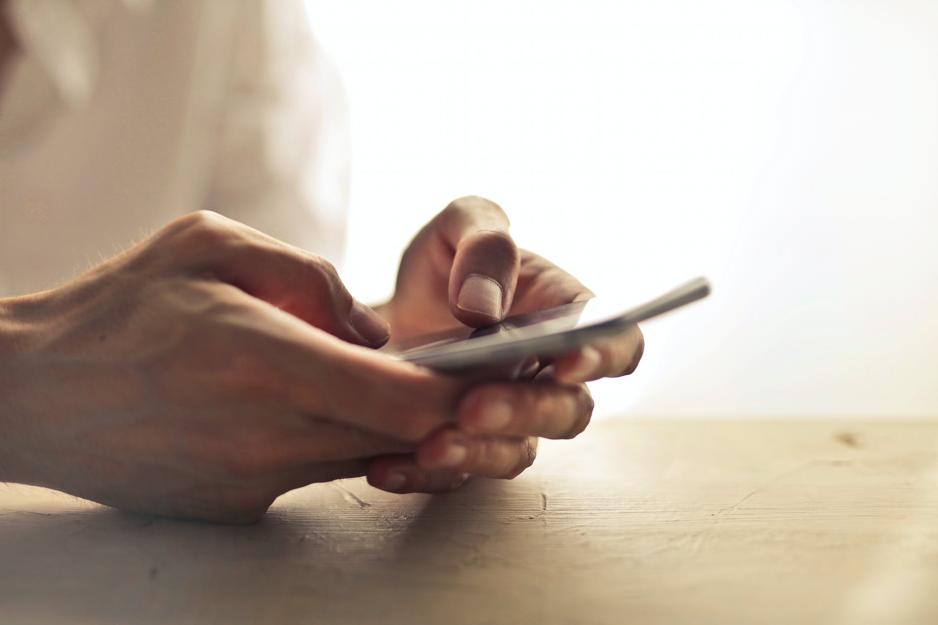 Descubra como esconder aplicativos de banco no celular antes que seja tarde demais