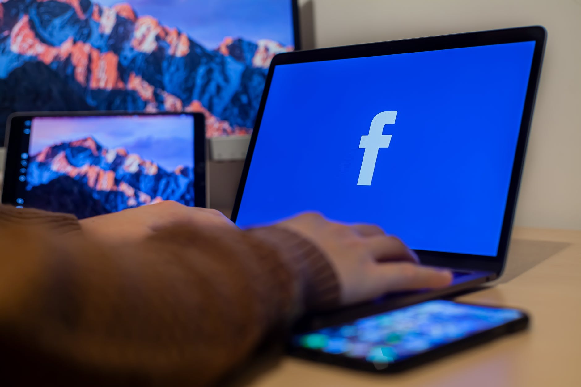 Facebook extrai informações de milhões de fotos postadas em sua rede social