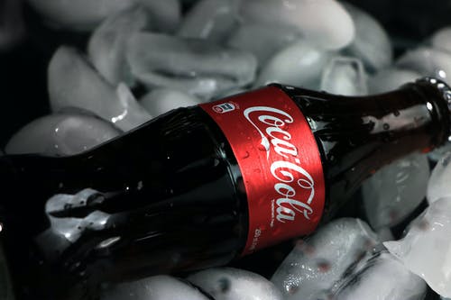 Consumir coca-cola pode enfraquecer os ossos?