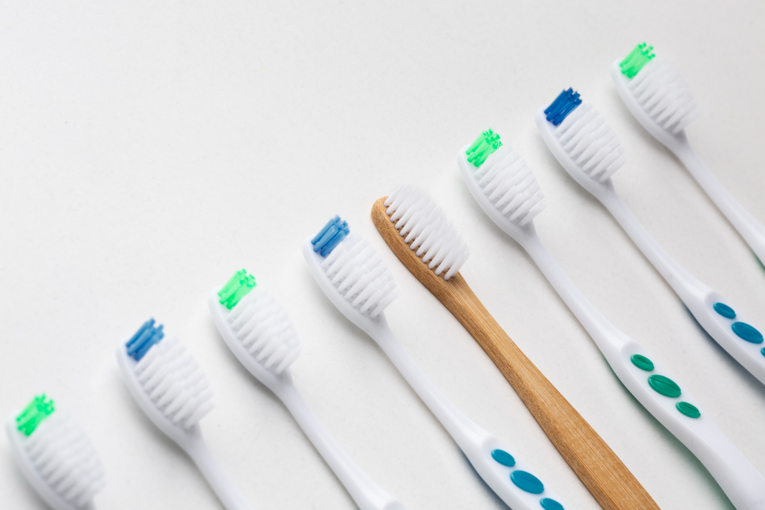 Aprenda como higienizar sua escova de dente de forma adequada e garanta uma melhor saúde bucal