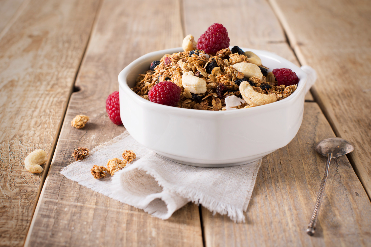 Conheça os benefícios de comer granola no café da manhã