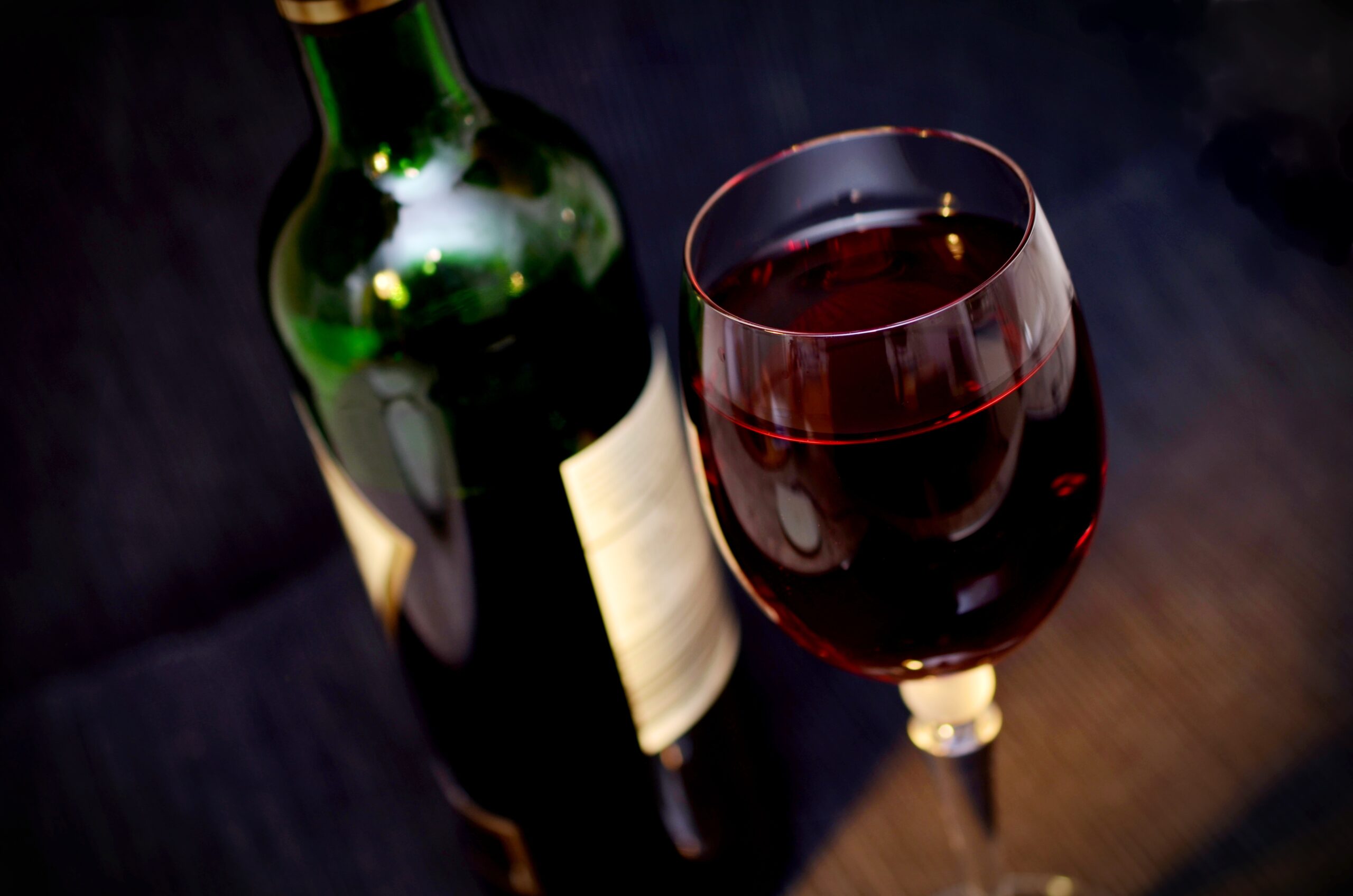 Entenda sobre como beber vinho pode ajudar a combater a Covid-19