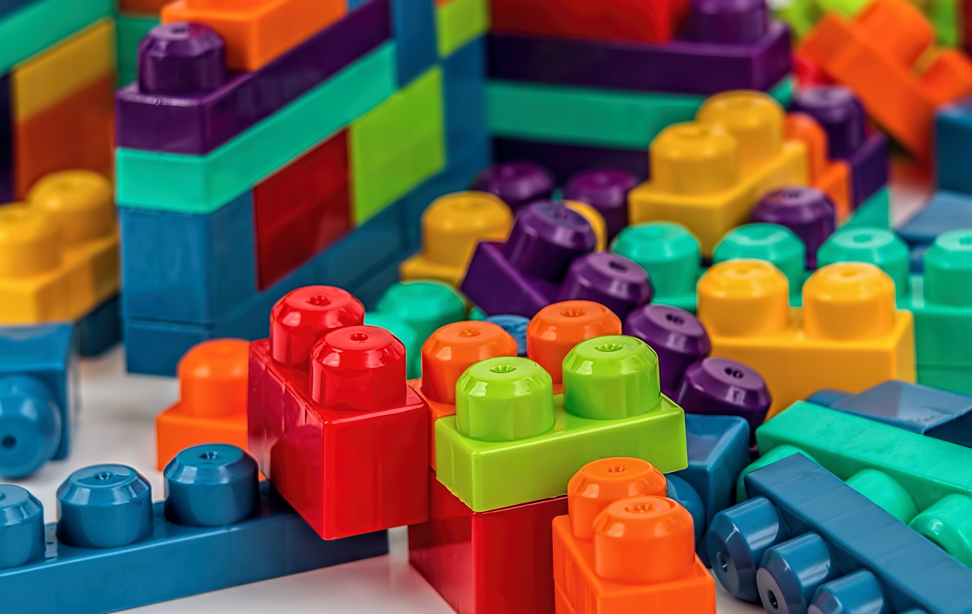 LEGO DOTS: A marca dinamarquesa lança nova linha de peças coloridas e personalizáveis