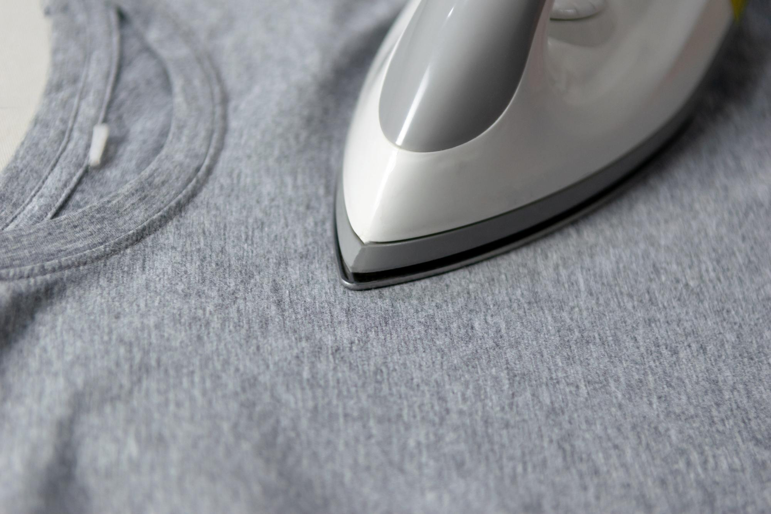Você sabia que não é necessário um ferro para desamassar suas roupas?