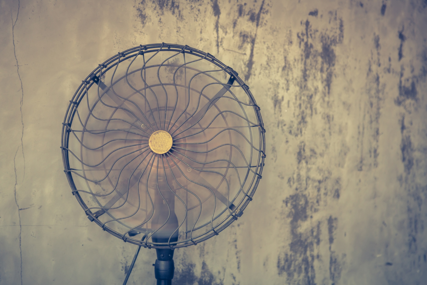 Seu ventilador está sujo? Aprenda a LIMPÁ-LO sem ter que desmontar!
