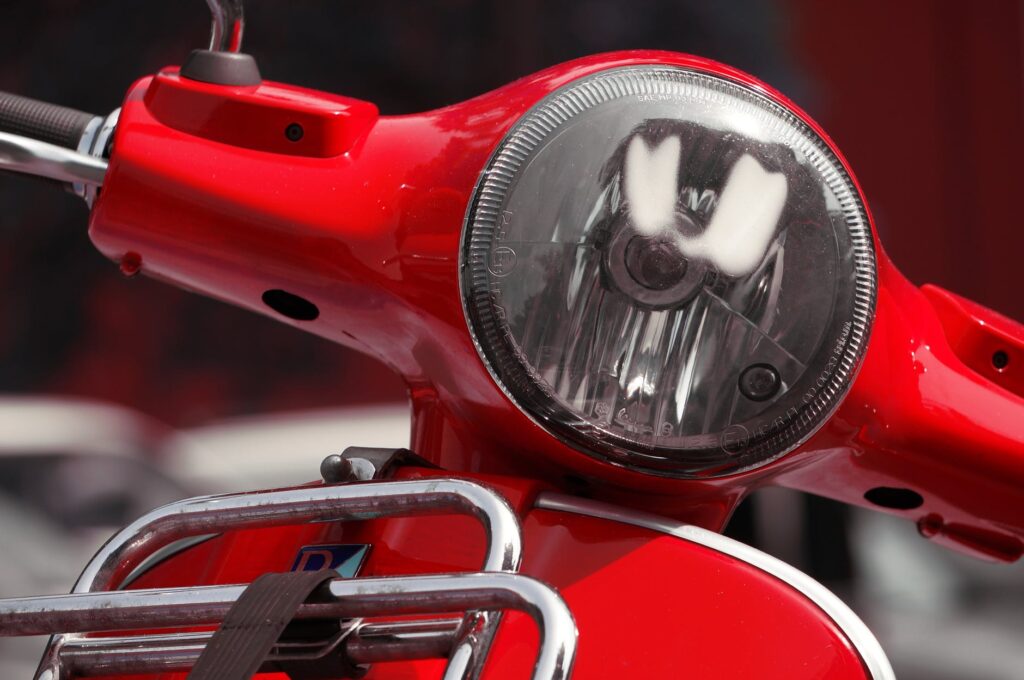 Conheça as motos elétricas que não precisam de habilitação para pilotar