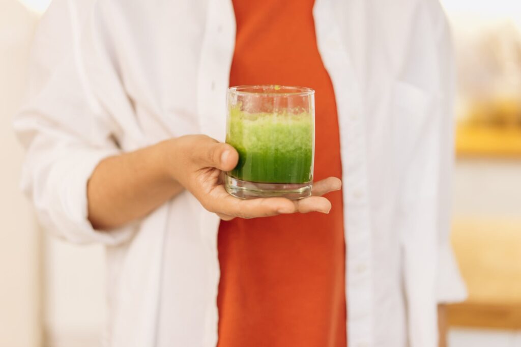 Quando devo tomar suco detox? Pela manhã ou pela noite?