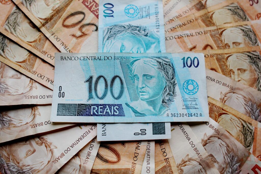 Sem notícias, aposentados e pensionistas do INSS ainda esperam receber o 14º salário