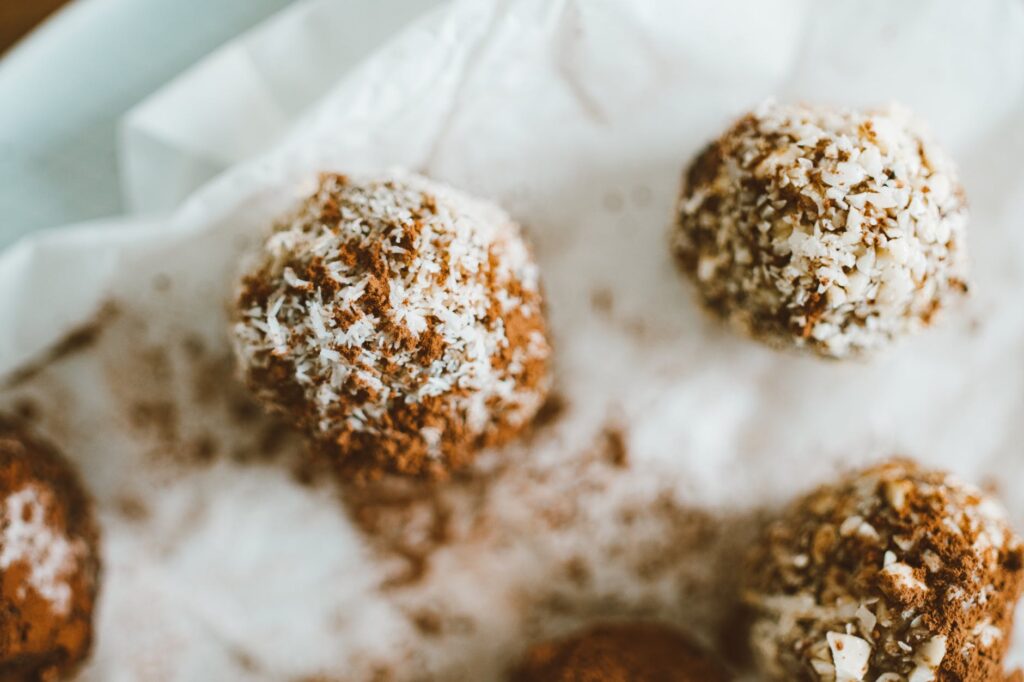 Bombom de coco: Aprenda como fazer essa deliciosa receita usando apenas 3 ingredientes!