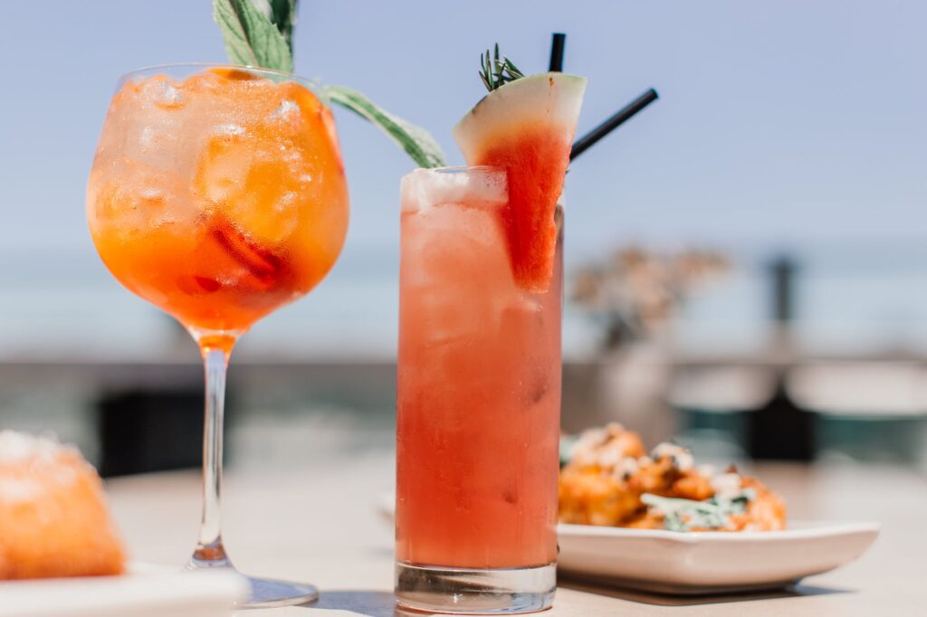 As melhores receitas de coquetéis de frutas sem álcool para todo mundo se divertir!